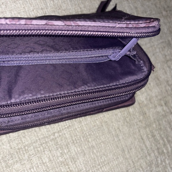 Vera Bradley Plum Zip Wristlet Quilted Wallet Organizer NWOT Purple Floral - Picture 4 of 6